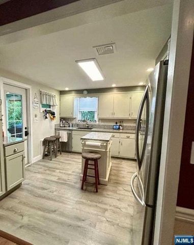 17 Locust Street, Wanaque, NJ 07420