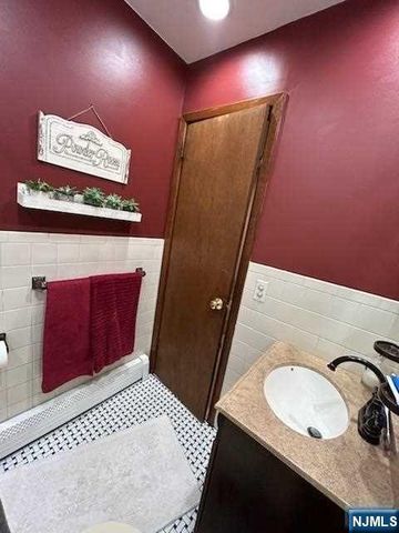 17 Locust Street, Wanaque, NJ 07420