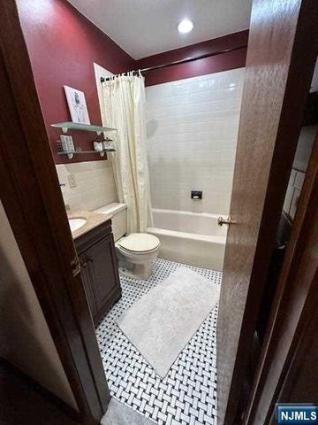 17 Locust Street, Wanaque, NJ 07420