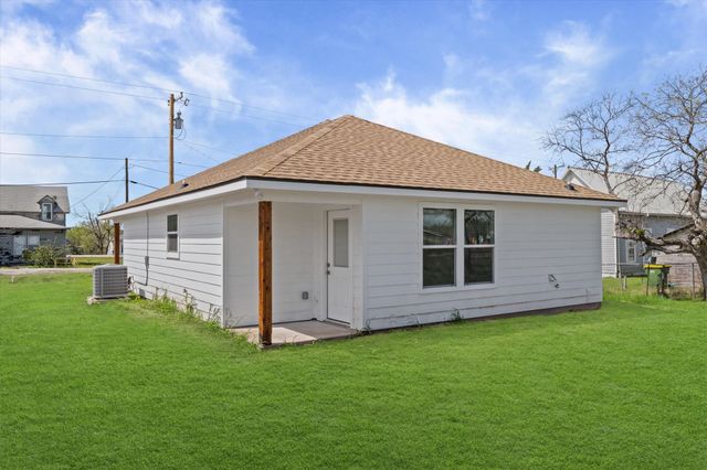 204 Wiebusch Street, Riesel, TX 76682