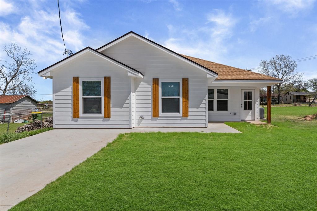 204 Wiebusch Street, Riesel, TX 76682