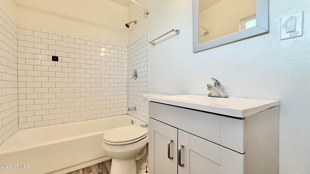 44 E ROANOKE Avenue 8, Phoenix, AZ 85004