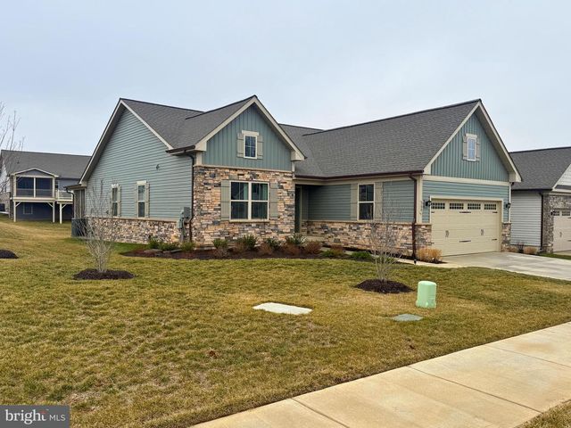 368 CROWN POINT DR, Frederick, MD 21702