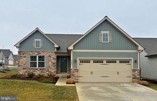 368 CROWN POINT DR, Frederick, MD 21702