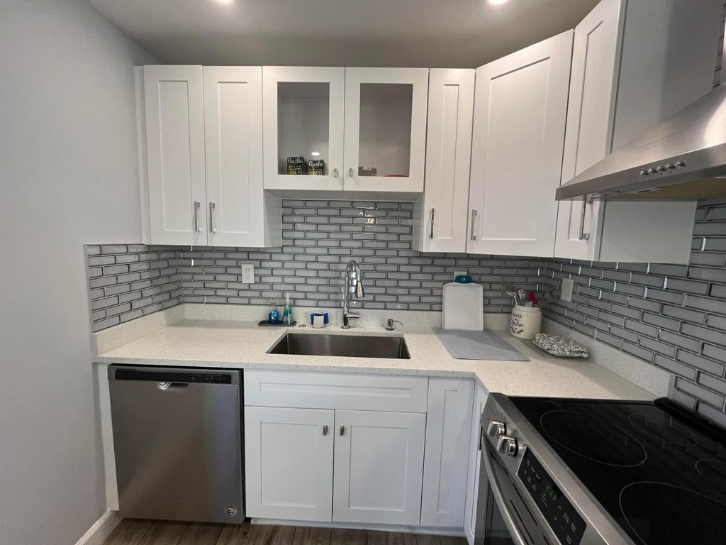 812 Burgundy Q, Delray Beach, FL 33484