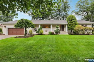 694 Iroquois Street, Oradell, NJ 07649