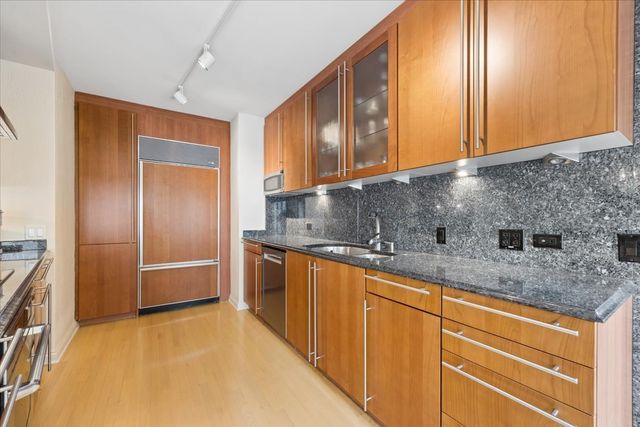 1100 N LAKE SHORE Drive 7B, Chicago, IL 60611