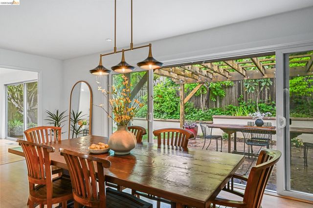 4139 Laguna Ave, Oakland, CA 94602