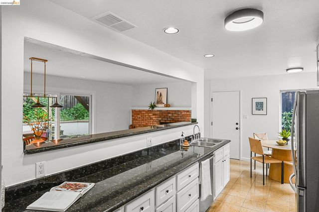 4139 Laguna Ave, Oakland, CA 94602