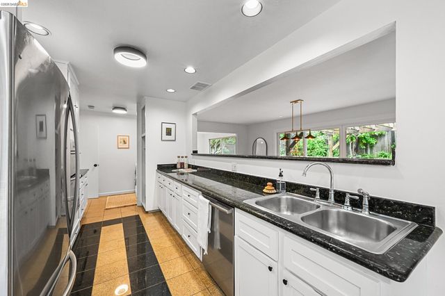 4139 Laguna Ave, Oakland, CA 94602