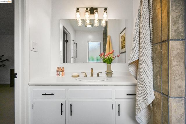 4139 Laguna Ave, Oakland, CA 94602