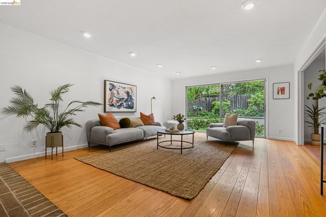 4139 Laguna Ave, Oakland, CA 94602