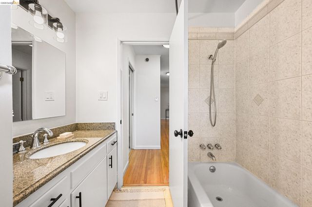 4139 Laguna Ave, Oakland, CA 94602