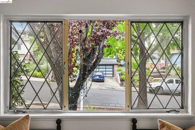 4139 Laguna Ave, Oakland, CA 94602