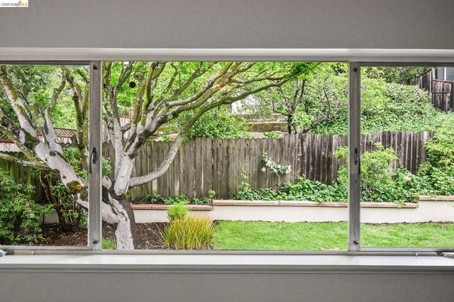 4139 Laguna Ave, Oakland, CA 94602