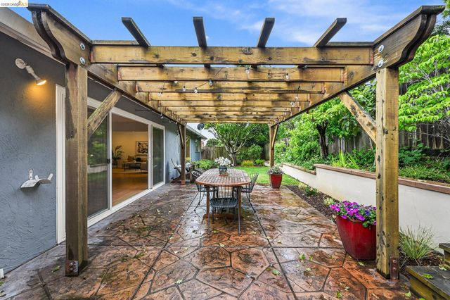 4139 Laguna Ave, Oakland, CA 94602