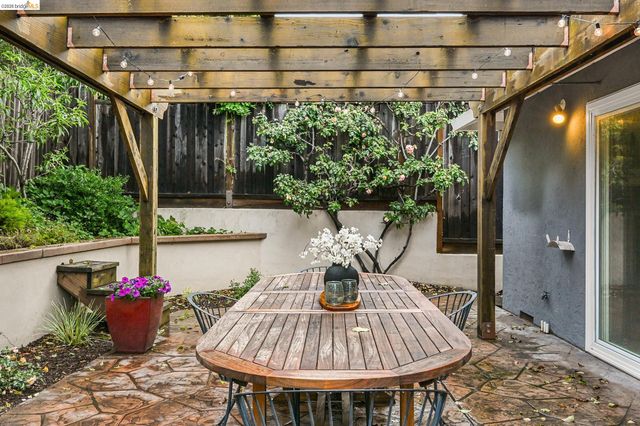 4139 Laguna Ave, Oakland, CA 94602