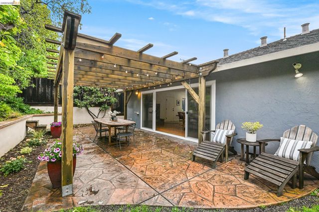 4139 Laguna Ave, Oakland, CA 94602