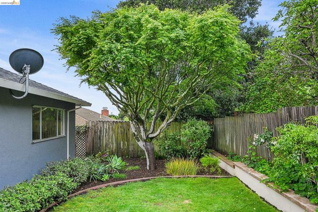 4139 Laguna Ave, Oakland, CA 94602