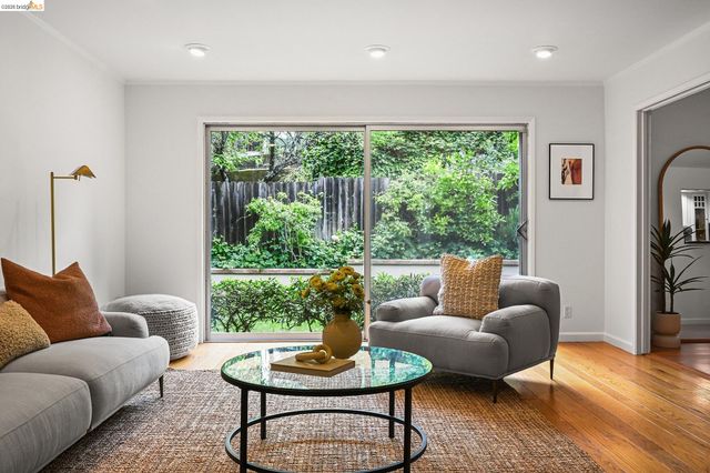 4139 Laguna Ave, Oakland, CA 94602
