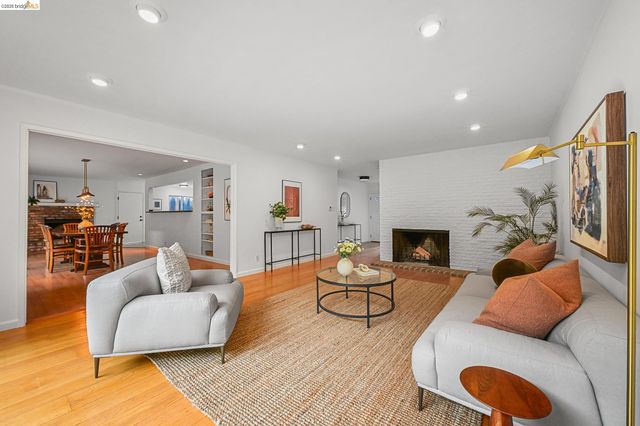 4139 Laguna Ave, Oakland, CA 94602