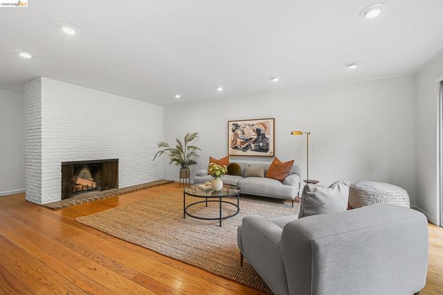 4139 Laguna Ave, Oakland, CA 94602