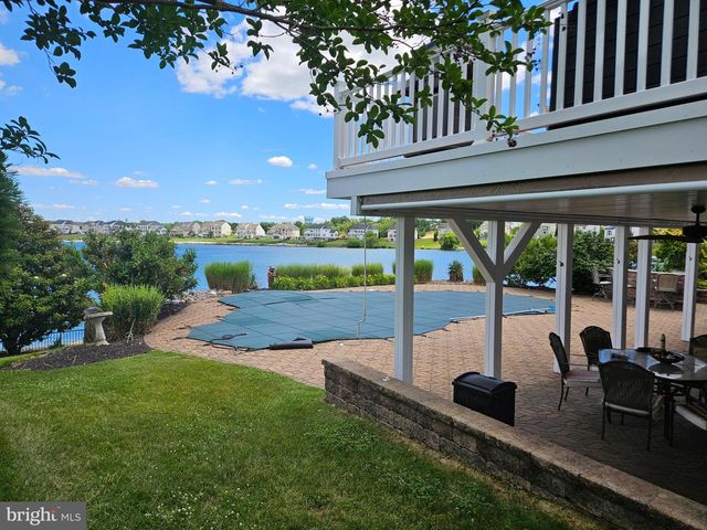 13 WATERVIEW DR, Sicklerville, NJ 08081