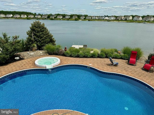 13 WATERVIEW DR, Sicklerville, NJ 08081