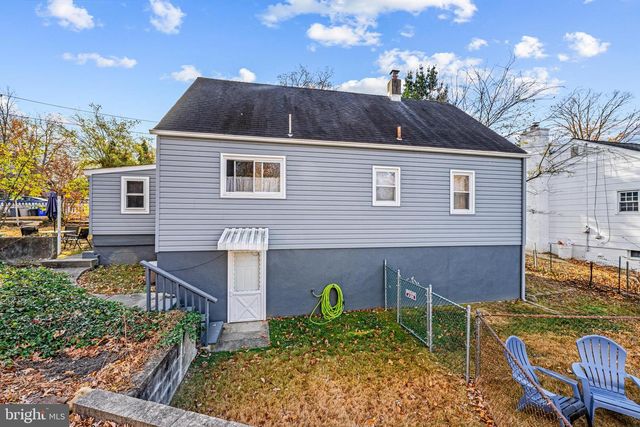 221 CHESTNUT STREET, Runnemede, NJ 08078