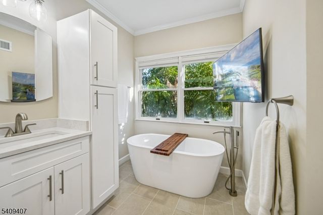 47 Gatehouse Rd, Bedminster Twp., NJ 07921