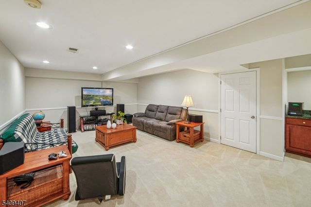 47 Gatehouse Rd, Bedminster Twp., NJ 07921