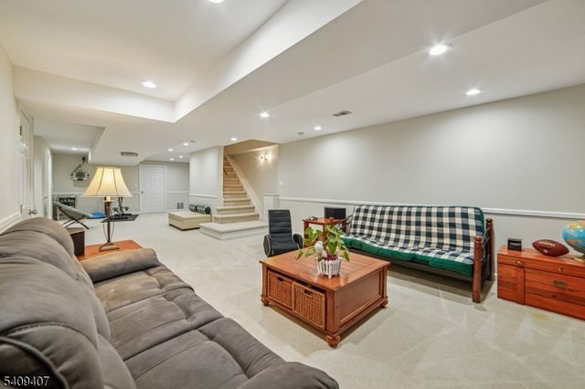 47 Gatehouse Rd, Bedminster Twp., NJ 07921