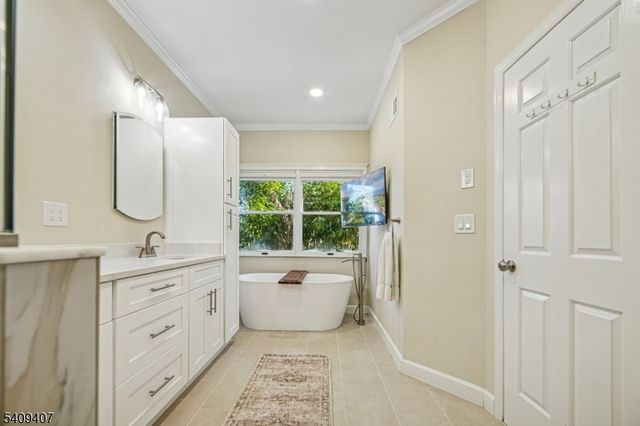 47 Gatehouse Rd, Bedminster Twp., NJ 07921