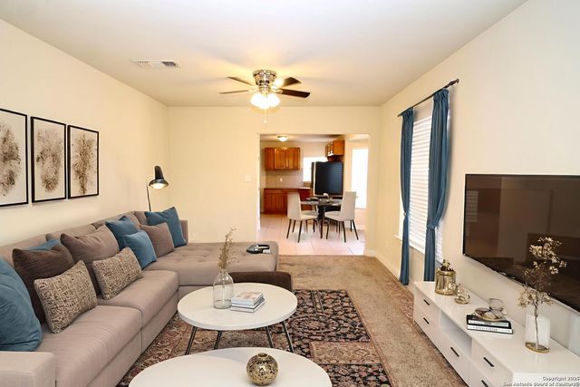 1102 Mendelin, San Antonio, TX 78260