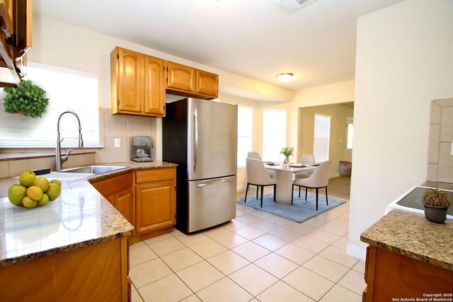 1102 Mendelin, San Antonio, TX 78260