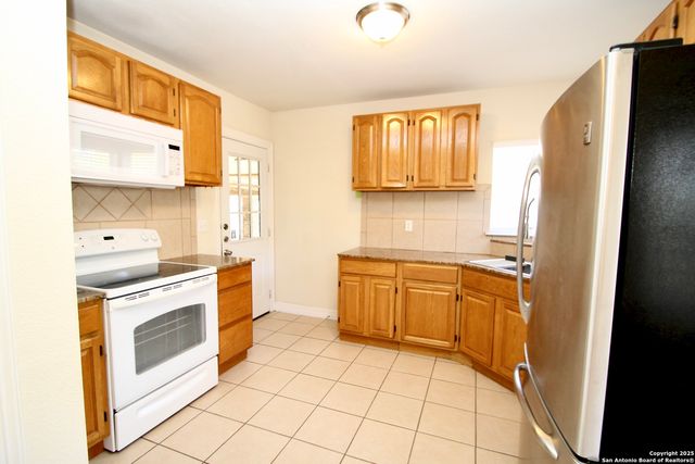 1102 Mendelin, San Antonio, TX 78260