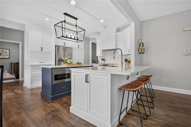 14600 Chadwick Street, Leawood, KS 66224