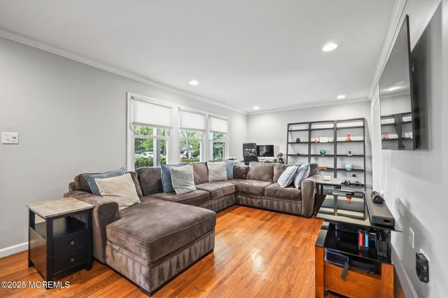 6 Keats Court, Manalapan, NJ 07726