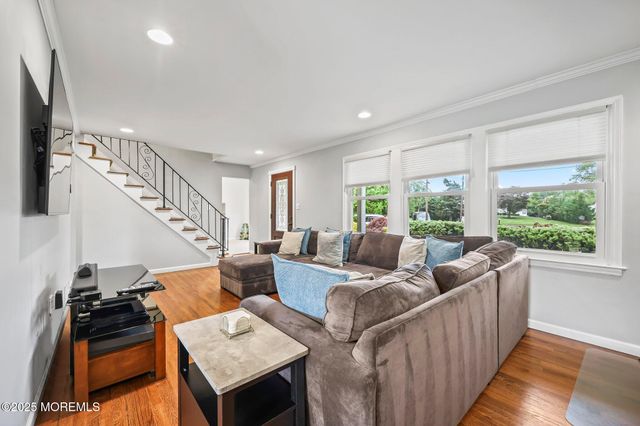 6 Keats Court, Manalapan, NJ 07726
