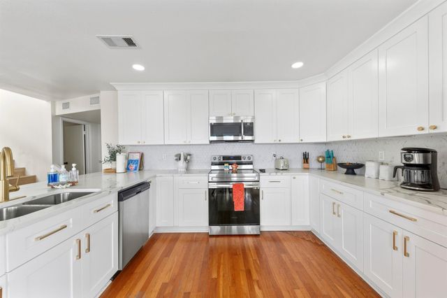12628 W Ventura Drive, Galveston, TX 77554