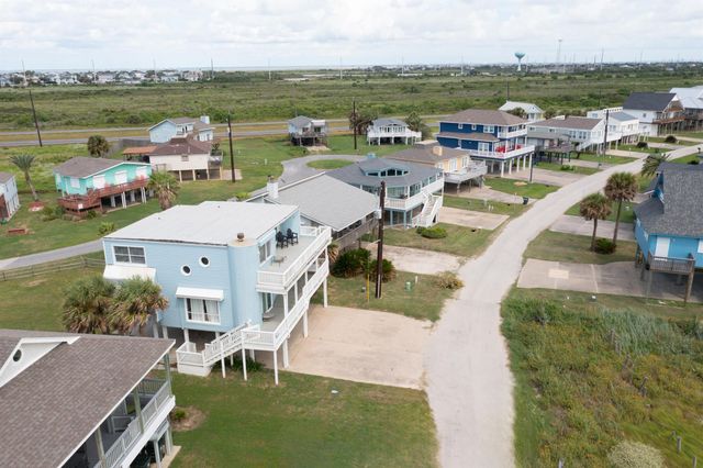 12628 W Ventura Drive, Galveston, TX 77554