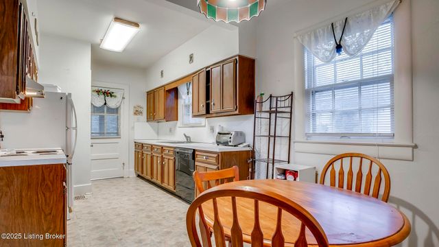 2078 Lakeside Dr, Louisville, KY 40205