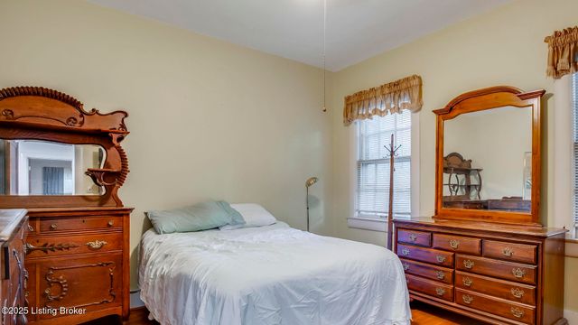 2078 Lakeside Dr, Louisville, KY 40205