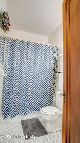 2078 Lakeside Dr, Louisville, KY 40205