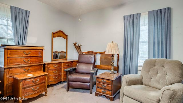 2078 Lakeside Dr, Louisville, KY 40205