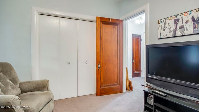 2078 Lakeside Dr, Louisville, KY 40205