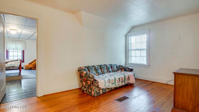 2078 Lakeside Dr, Louisville, KY 40205