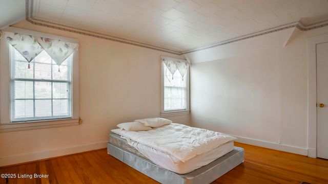 2078 Lakeside Dr, Louisville, KY 40205