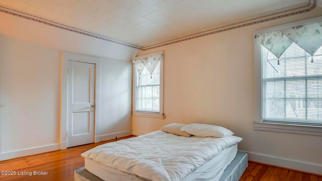 2078 Lakeside Dr, Louisville, KY 40205