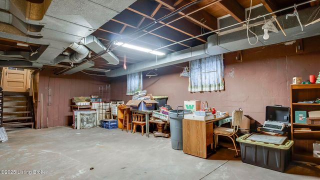 2078 Lakeside Dr, Louisville, KY 40205